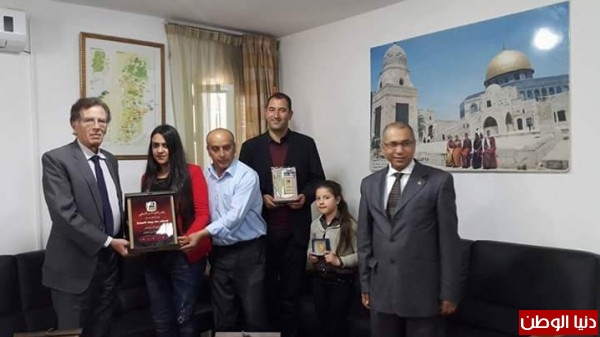 نادي الاسير الفلسطيني وسفاره فلسطين بتونس يكرمان فنانين وصحفيين بتونس
