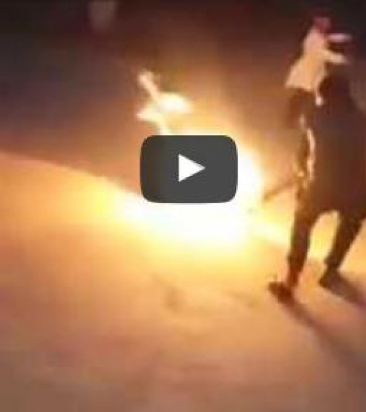 فيديو: لحظة إشعال بائعة متجولة النار في جسدها