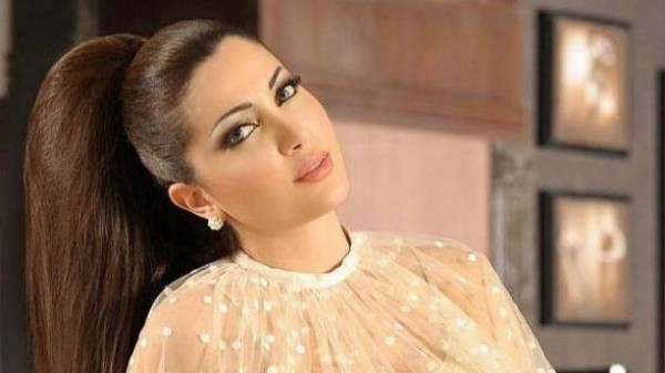 بالصور نسرين طافش تقلد الشيخة موزة