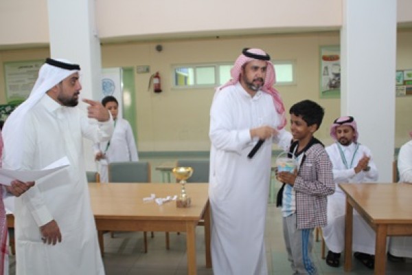 السعودية..قائد مدرسة يجعل طلاب التوحُّد مُقدِّمي برامج