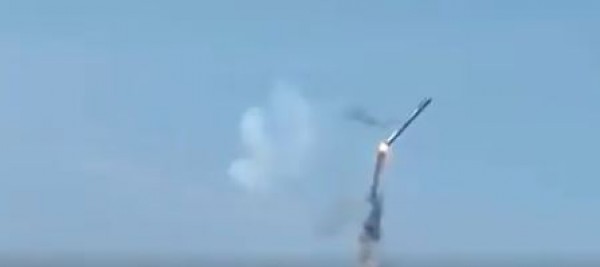 قذيفة تنطلق من غواصة وتعدل نفسها للوجهة الصحيحة