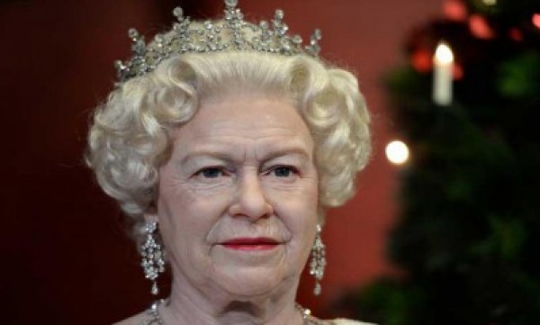 كاميرون يصف ملكة بريطانيا بـ “صخرة القوة ” في عيد ميلادها الـ90