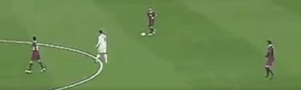 مقطع نادر لكريستيانو رونالدو بين لاعبي برشلونة
