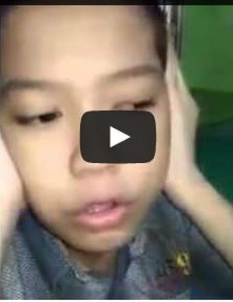 فيديو.. طفل صيني مسلم يرفع الاذان وهو يبكي