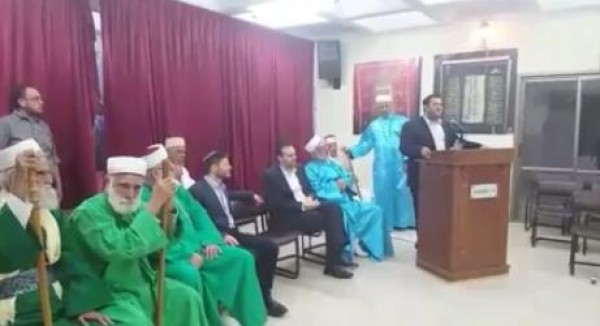 لحظة خروج محافظ نابلس من حفل عيد الفسح السامري لحظة دخول بعض رؤوس التطرف الإسرائيلي