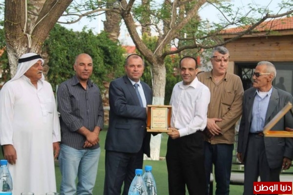تكريم المؤسسات الداعمة لرحلة اسر الشهداء في قرية حداد