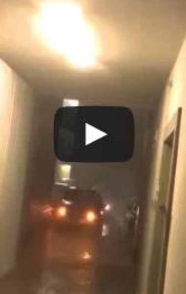 طالب يتحدى البرق بمقلاة مطبخ