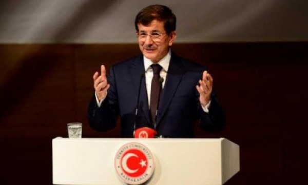 داود أوغلو يؤكد ان الدستور التركي الجديد سيبقى على النظام العلماني