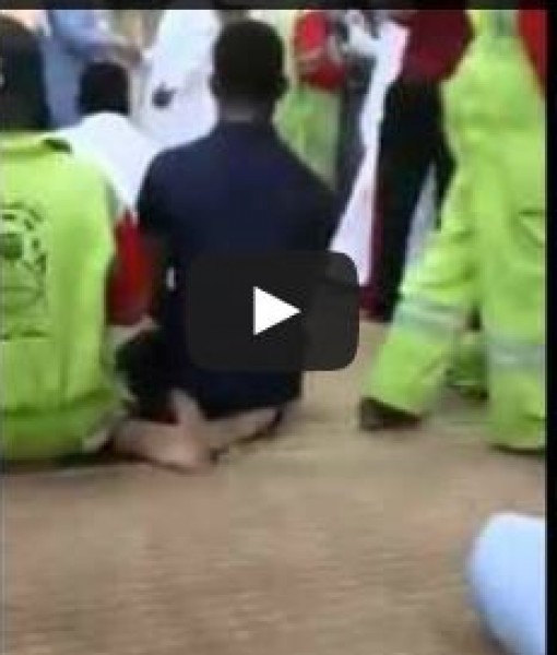 بالفيديو.. سعوديون يعزون عامل نظافة في وفاة والده