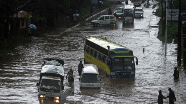 انهيار مبنى من ستة طوابق في العاصمة الكينية جراء الأمطار الغزيرة