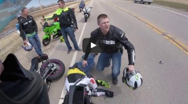فيديو: اصطدام دراجة نارية بكلب على طريق سريع في أميركا