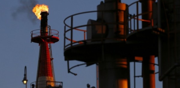 انخفاض جديد فى اسعار النفط: السعودية ترفع انتاجها من النفط الى 10.5 ملايين برميل