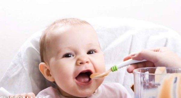 اتبعي قاعدة "الأربعة أيام" في إدخال الطعام لرضيعك