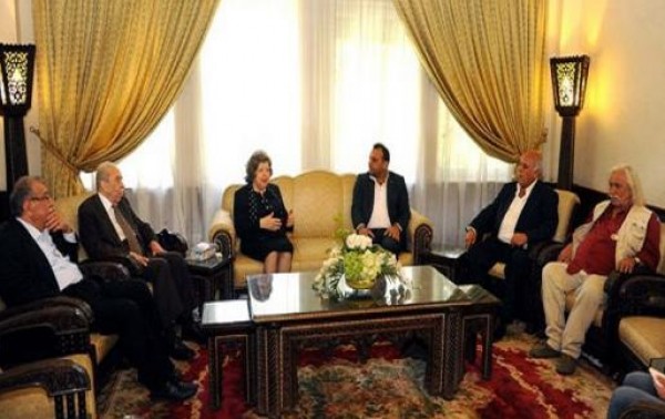 رئيس اتحاد الكتاب الفلسطيني يزور قصر "بشار الأسد" ويلتقي نائبته