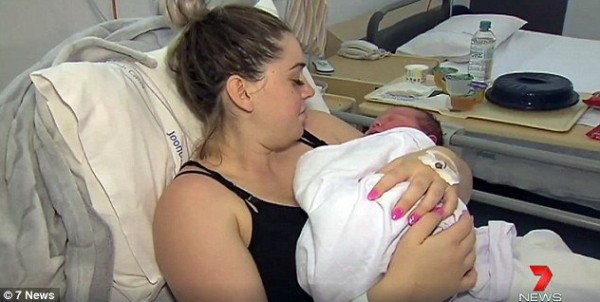 شاهد.. ولادة طفل في استراليا يزن 6 كيلو جرامات