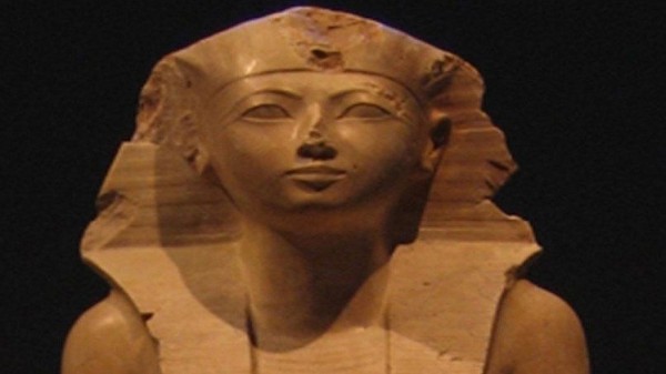 "حتشبسوت" الملكة التي حولها المصريون إلى ذكر!