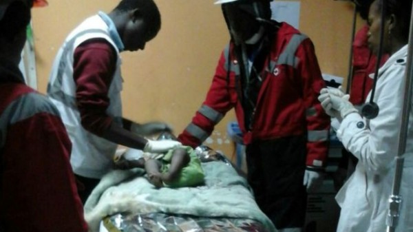 إنقاذ رضيعة ظلت 4 أيام تحت أنقاض مبنى منهار في كينيا