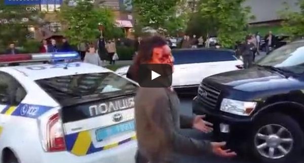 بالفيديو: شجار عنيف بين بطل أولمبي والشرطة الأوكرانية