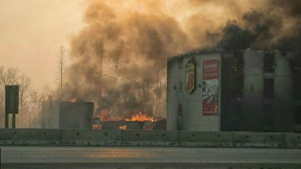 كندا: إعلان الطوارئ في البرتا بعد إخلاء مدينة بالكامل بسبب الحرائق