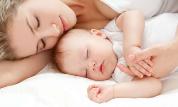 ما سبب انتكاس نوم ورضاعة طفلك؟