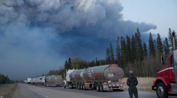 كندا تجلي آلاف الأشخاص جوا بسبب حرائق الغابات