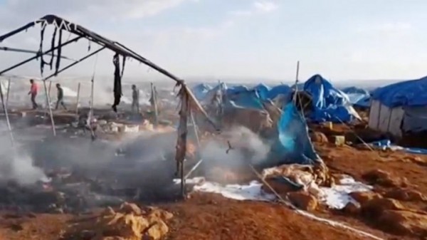 الأمم المتحدة: الغارات على مخيم للنازحين في شمال سوريا ترقى إلى "جريمة حرب"