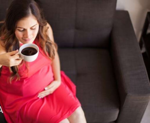 هل تناول الحامل للشاي والقهوة يضر بالجنين؟