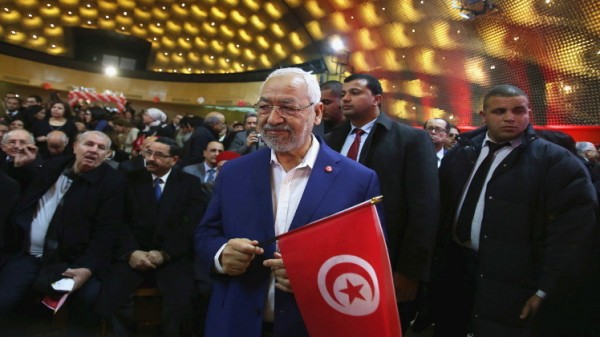النهضة التونسية تترك الدعوة وتتفرغ للسياسة