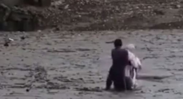 شاهد هذا الفيديو وتأمل معنى الإنسانية