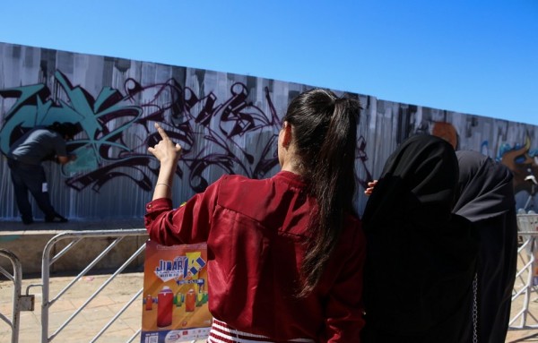 الفن الجرافيتي على جدارن مدينة الرياض
