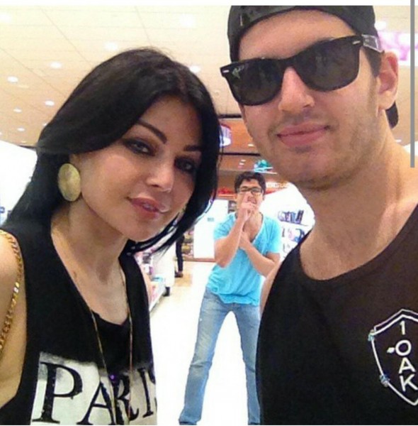 بالصور عندما يفسد المعجبون صور المشاهير أو العكس