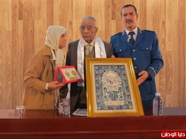 السيد اللواء عبد الغني هامل المدير العام للأمن الوطني يعزي عائلة الدكتور الشيخ بوعمران