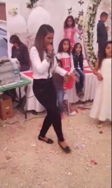 شاهد الدحية على طريقة أطفال أحد الحضانات