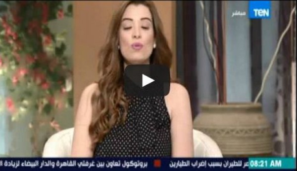 مذيعة "ten" لزميلتها: عايزة أبوسك على الهواء