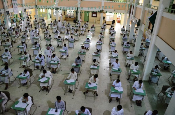 بدء الإمتحانات النهائية للطلاب في السعودية