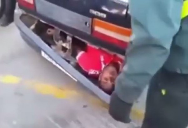 لن تصدقوا أين يختبئ هذا المهاجر