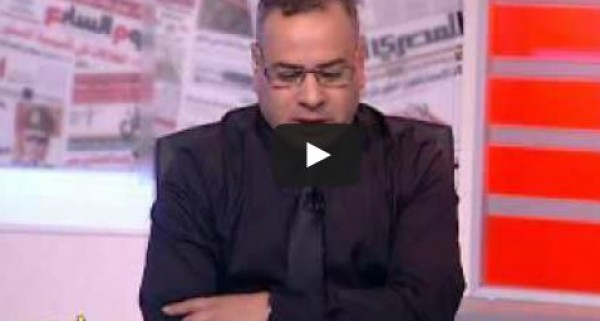القرموطي يعتذر للطيارين على الهواء بسبب "البدلة"
