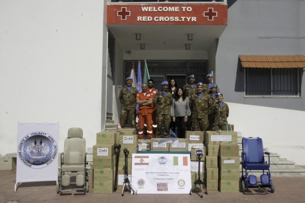 الكتيبة الايطالية تقدم هبة مخصصة لدعم مقر الصليب الاحمر اللبناني في مدينة صور