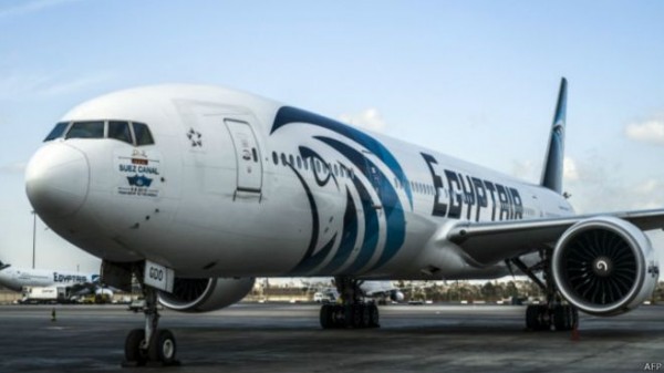 مصر: الطائرة المنكوبة "لم تدر حول نفسها" قبل تحطمها