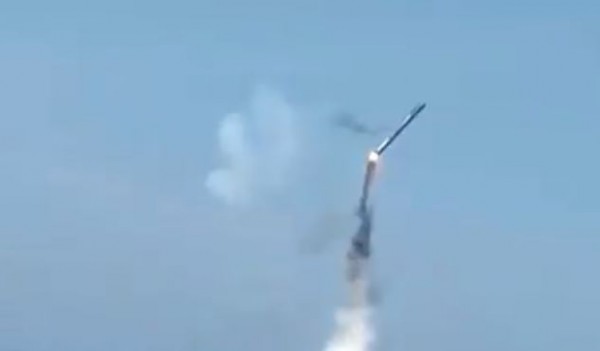 قذيفة تنطلق من غواصة وتوجه نفسها للطريق الصحيح