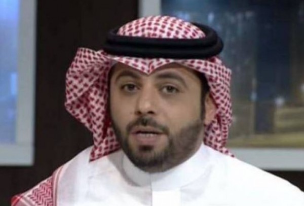 مذيع يبكي على الهواء تأثراً بوفاة شقيقه