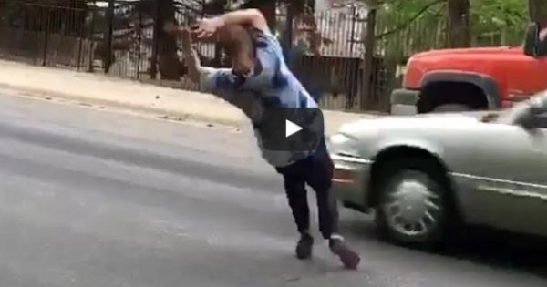 شاهد: رجل "محظوظ" ينجو من الموت بفارق بسيط