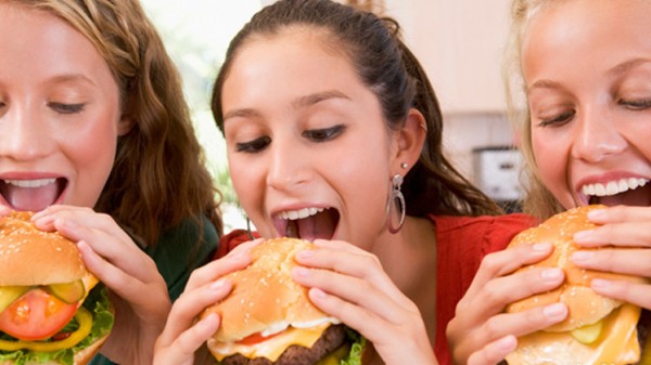 ما الرابط بين غذاء الفتيات في سن المراهقة وسرطان الثدي؟