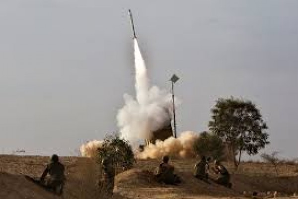 سقوط صاروخ بمنطقة مفتوحة في مستوطنة "شاعر هنيغيف" دون إصابات