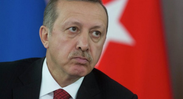 أردوغان يرتل القرآن الكريم ويدهش المصلين