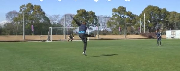 محاوله من لاعب ياباني تقليد كابتن ماجد