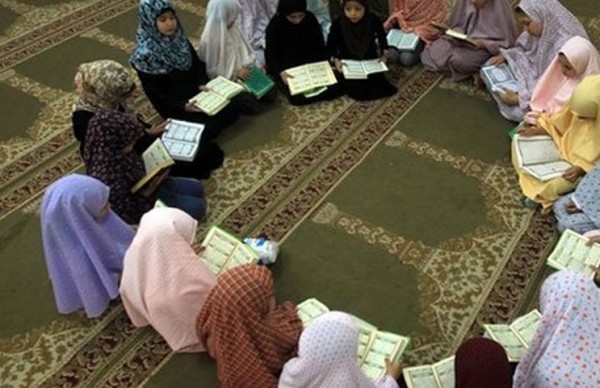 صورة: معلم دين إسلامي يتحرّش بفتاة وهي تتلو القرآن في لندن