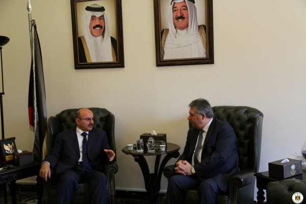 السفير دبور يجتمع مع السفير الكويتي في لبنان