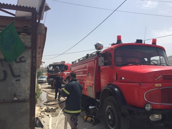 الدفاع المدني واطفائية بلدية نابلس يتعاونان في السيطرة على حريقين منفصلين