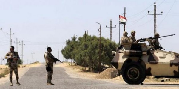 مقتل 3 جنود مصريين و15 مسلحا في سيناء